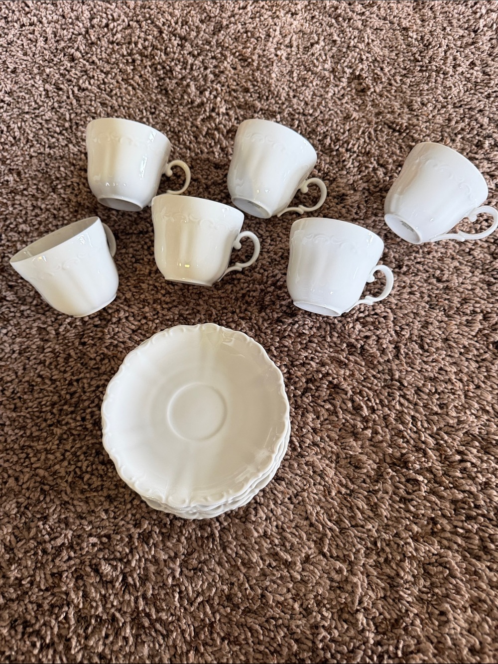Classic White Porcelain Teacup and Saucer Set - Elegant Scrolled Edge